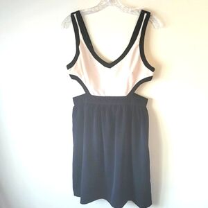 Cut out dress back zip Low-cut  Black & white  SZ M